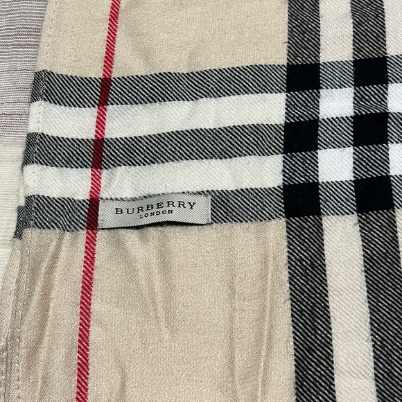 Burberry Large Cashmere Scarf - Picture 7 of 7